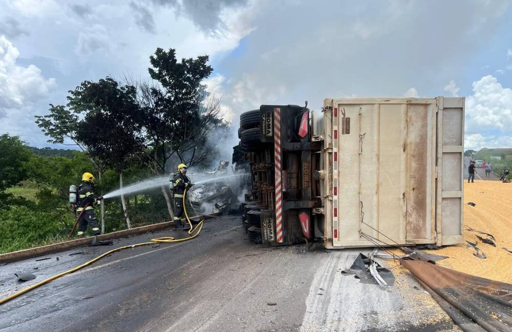 Colisão na GO-326 deixa uma vítima fatal e várias feridas