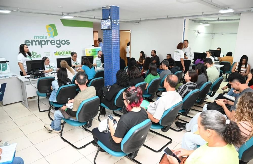 Governo de Goiás oferta 1 mil vagas para contratação imediata e salários de até R$ 4 mil