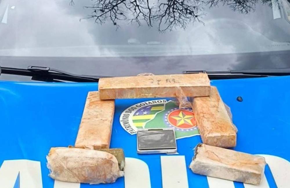 PM apreende 4 kg de maconha e prende suspeito em Jataí