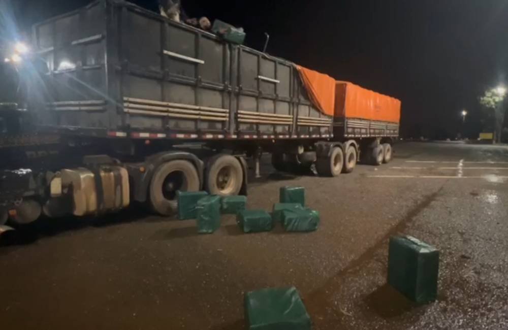 VÍDEO | PRF Intercepta 400 kg de Cocaína Ocultos em Carga de Milho na BR-153