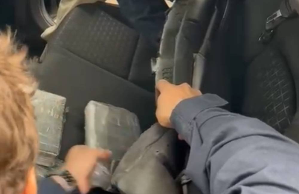 VÍDEO | PRF apreende 6 kg de cocaína em banco de carro em Goiás