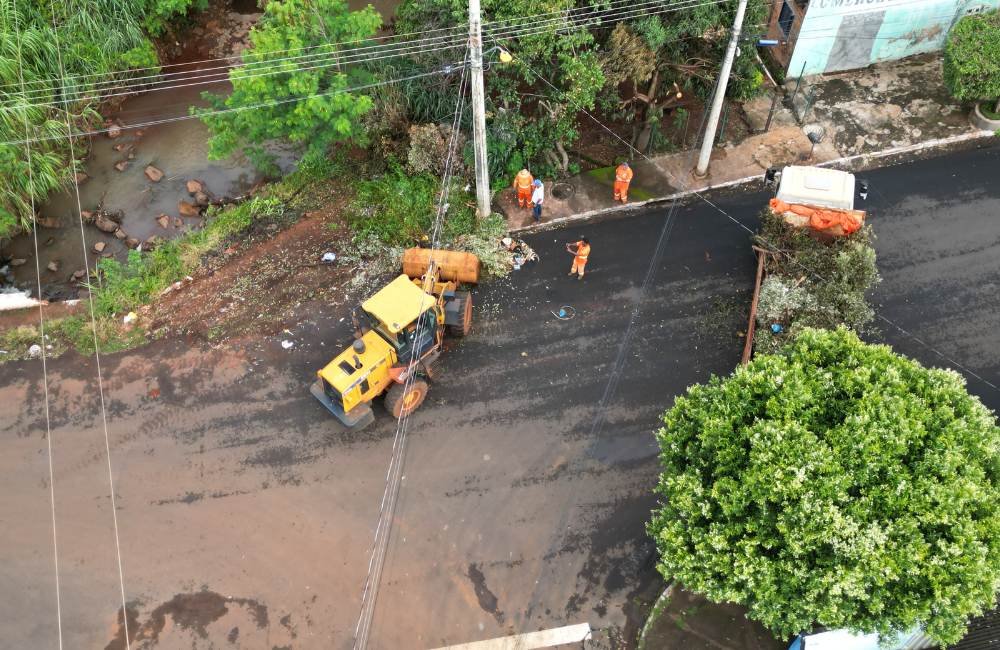 Prefeitura de Jataí Realiza Limpeza Após Denúncia de Descarte Irregular de Lixo