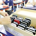 Proibição de celular em escolas é regulamentada em Goiás