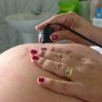 Saúde recomenda cálcio para todas as gestantes para prevenir eclâmpsia