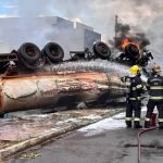 VÍDEO Caminhão Carregado com Álcool Capota em Rio Verde e Causa Incêndio