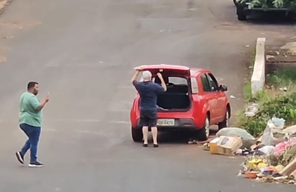 VÍDEO Homem é flagrado jogando lixo ao lado de ponte em Jataí; vereador cobra solução da Prefeitura