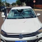 Acidente entre carro e motocicleta deixa duas vítimas graves