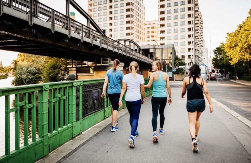 Além da caminhada: veja exercícios que protegem o cérebro e emagrecem