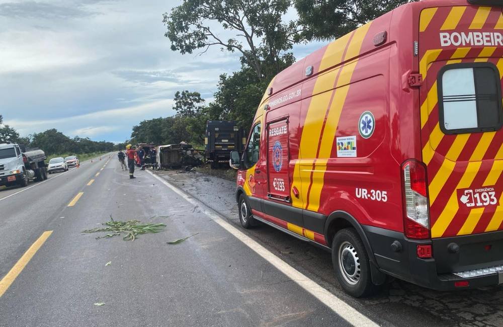 Bombeiros de Cristalina atendem grave acidente na BR-040 com vítima fatal
