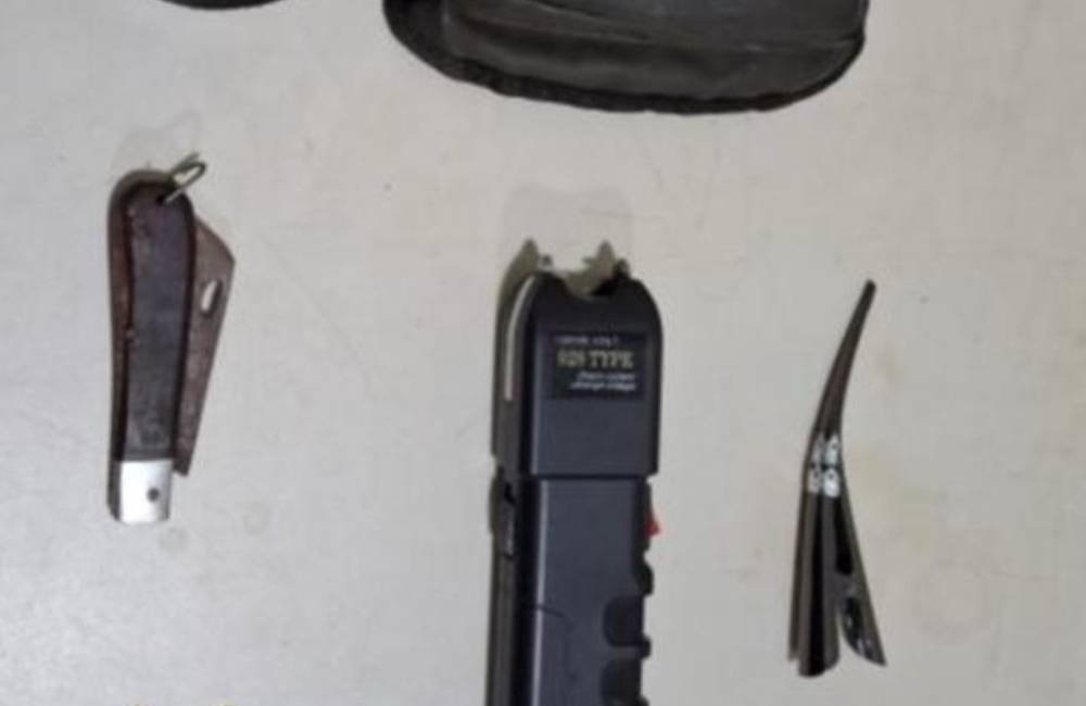 GCMJ detém mulher que ameaçou funcionários de agência bancária com arma de choque