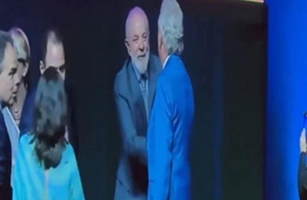 Possíveis adversários em 2026, Lula brinca com Caiado em cerimônia da OAB