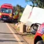 VÍDEO Corpo de Bombeiros resgata homem preso às ferragens após acidente na GO-184, em Jataí