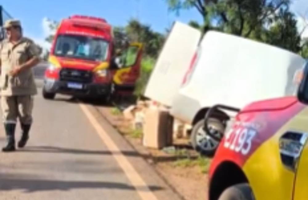 VÍDEO | Corpo de Bombeiros resgata homem preso às ferragens após acidente na GO-184, em Jataí