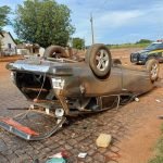 VÍDEO Motorista embriagado capota carro na BR-060 e acaba preso