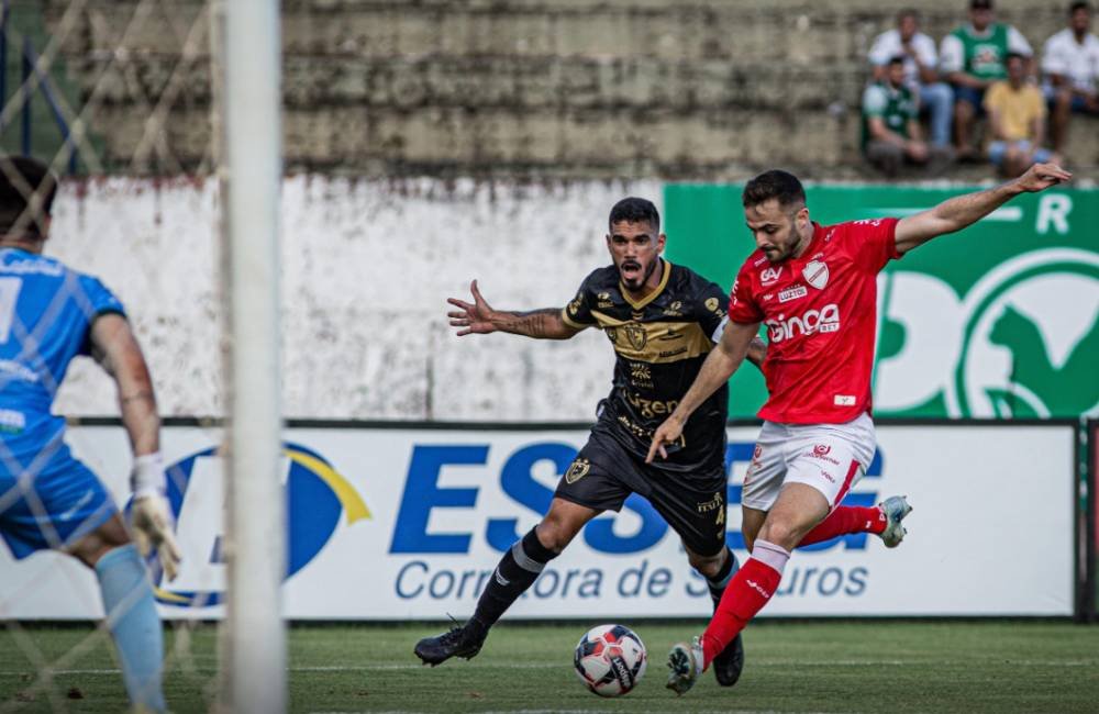 Vila Nova vence a Jataiense com gol contra e sai na frente nas quartas do Goianão