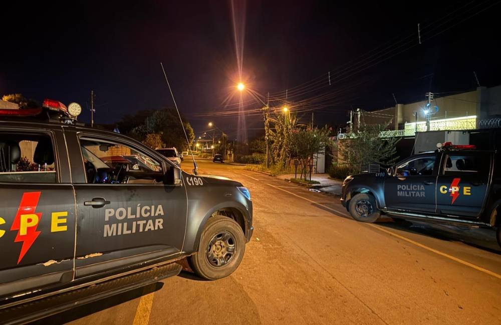 CPE Jataí prende dois traficantes de drogas durante abordagem em bar no Setor Epaminondas