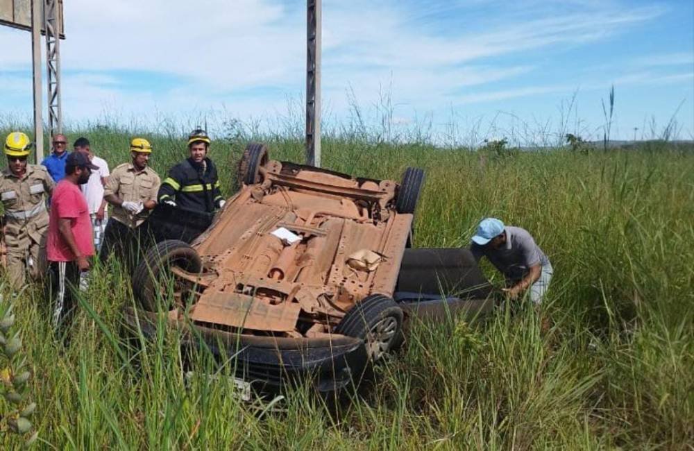 Capotamento na GO-534 deixa cinco pessoas feridas