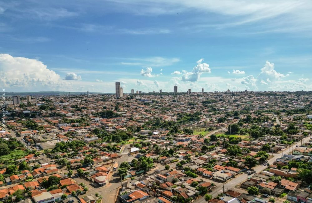 Clima tempo previsão jataí goiás brasil ceu azul casas drone predios