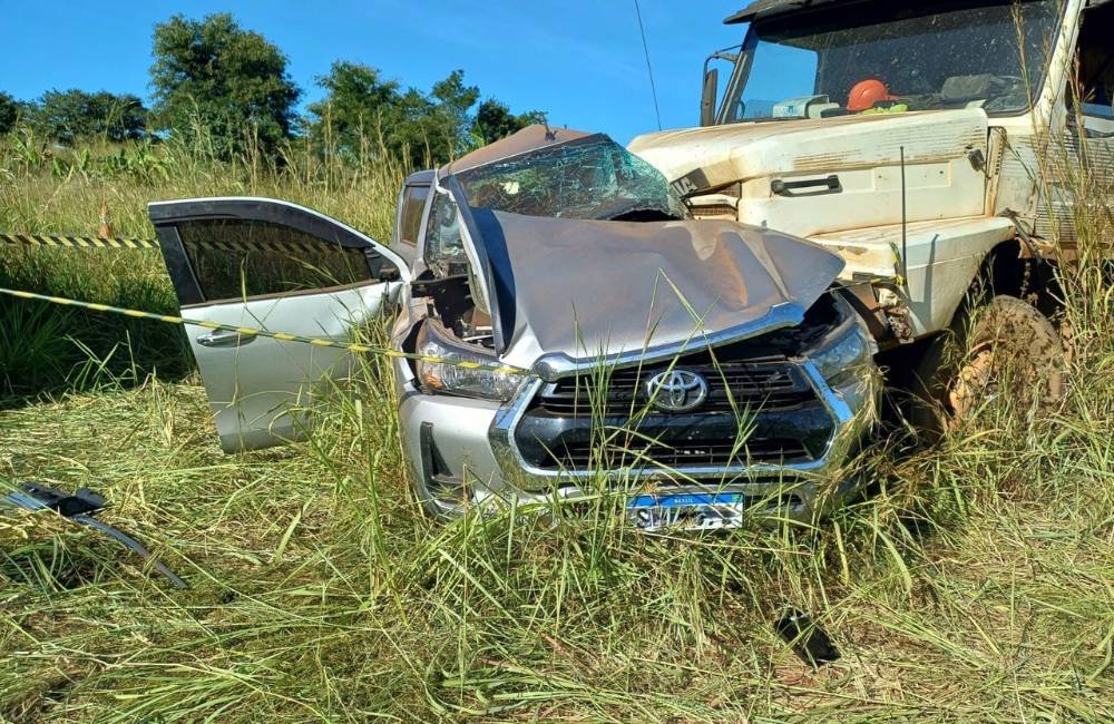 Acidente entre caminhonete e caminhão mata casal de idosos na BR-153