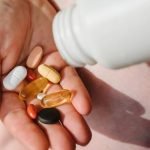 Anvisa proíbe 5 suplementos para dor e sono; saiba quais são e o que fazer se tiver algum em casa