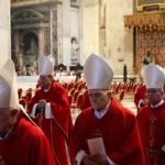 Cardeais se preparam para reclusão total antes do conclave