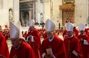 Cardeais se preparam para reclusão total antes do conclave