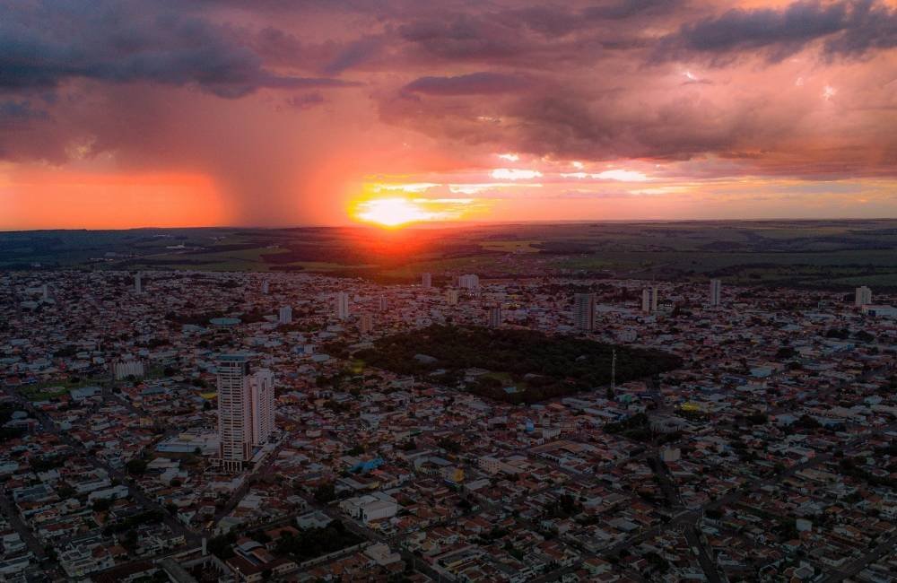 Clima tempo previsão jataí goiás drone por do sol cidade predios