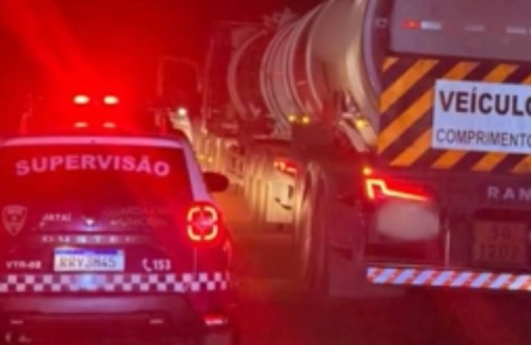 Condutor embriagado colide carreta de combustíveis em poste na entrada de Jataí e é detido pela GCMJ