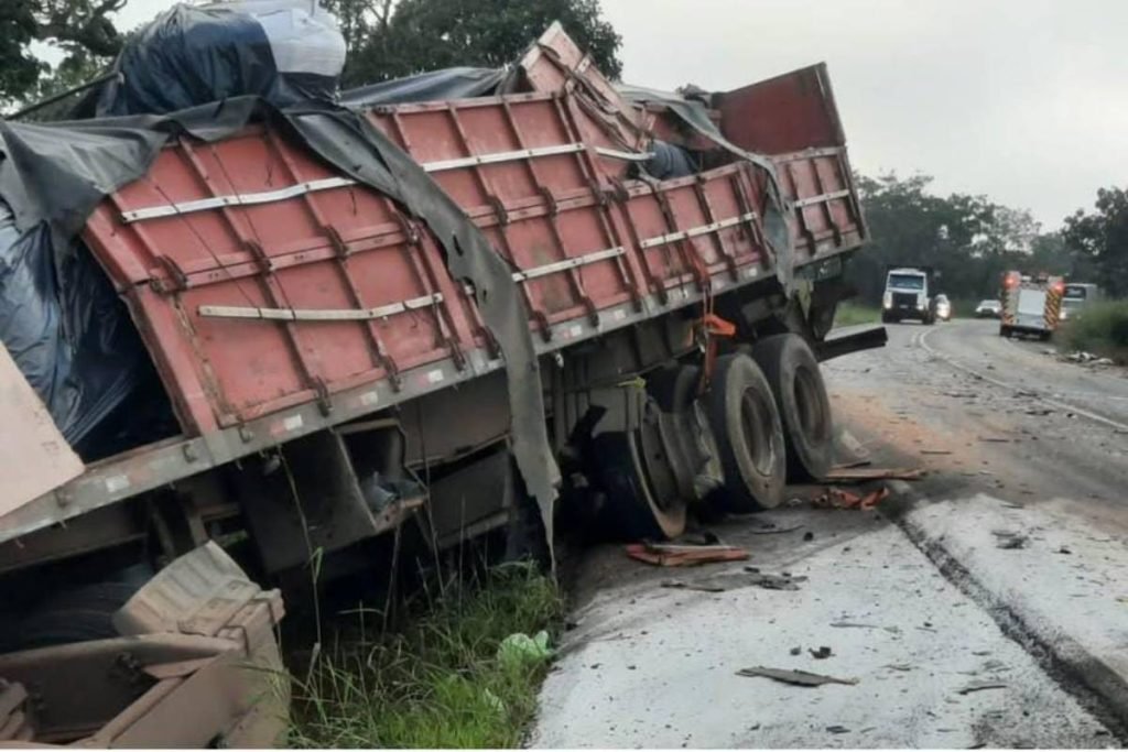 Grave acidente na BR-364 deixa um morto e dois feridos