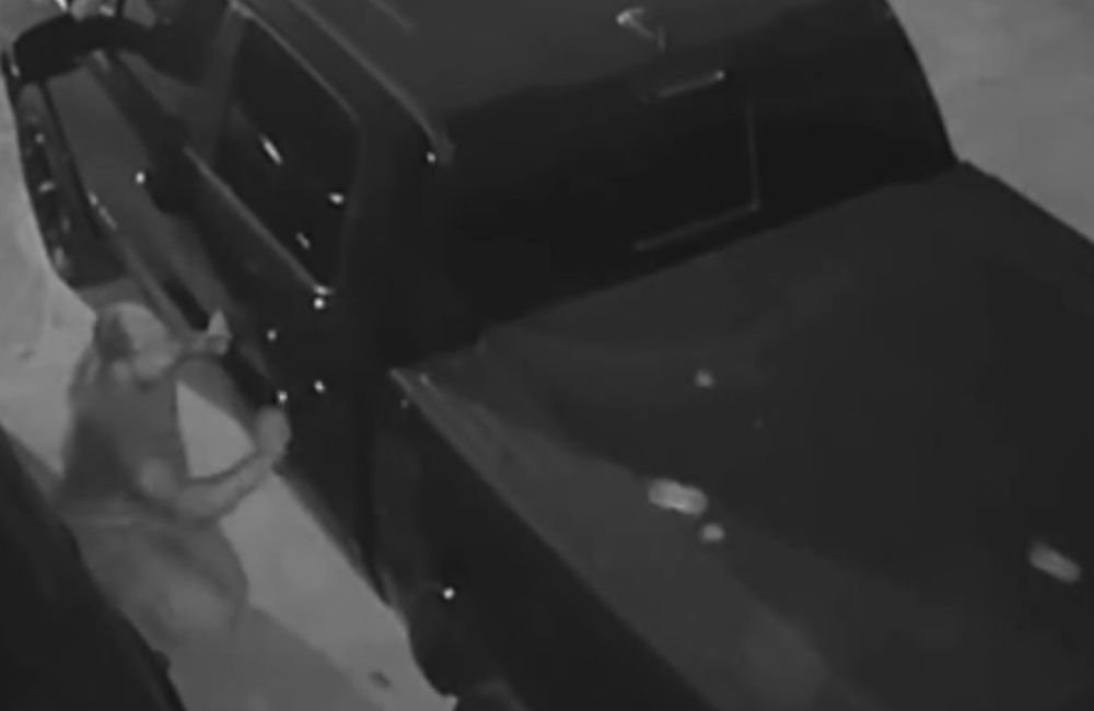 Homem é preso após riscar ofensas em camionete ‘errada’ em Catalão