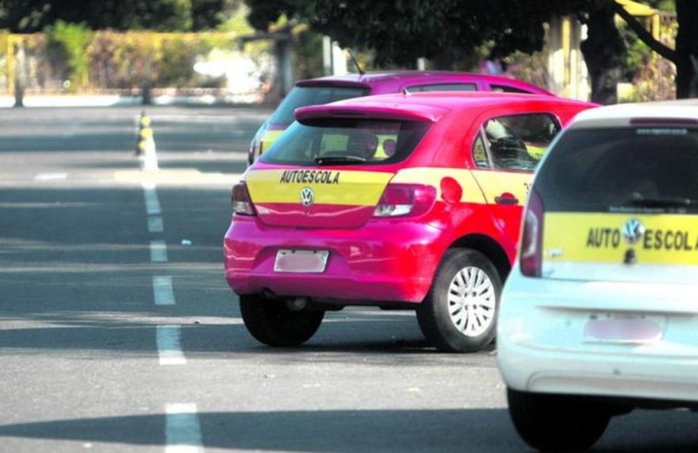 Mais de 300 autoescolas são suspensas após Detran constatar irregularidades
