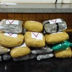 PRF apreende mais de 13 kg de skunk transportados por homem com esposa menor de idade e bebê em Jataí