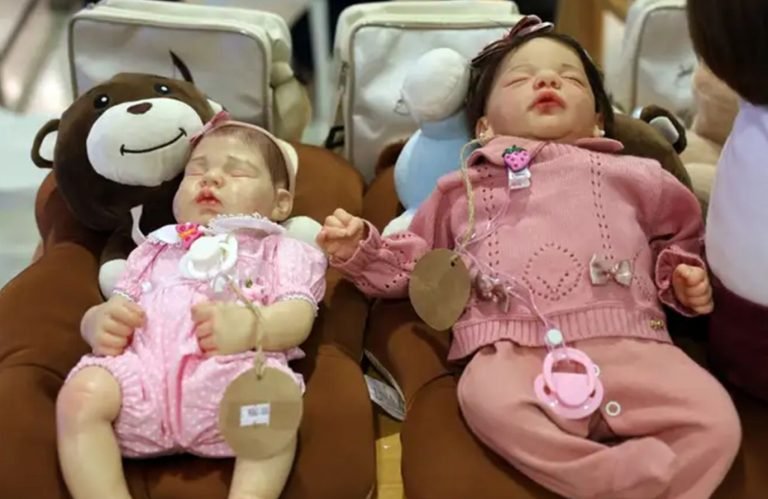 Projeto prevê atendimento psicológico no SUS para ‘pais’ de bebês reborn