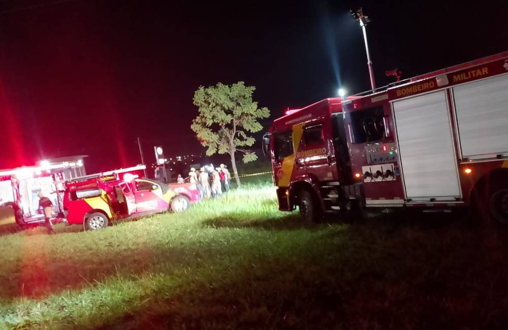 VÍDEO Bombeiros resgatam idoso de poço de inspeção de esgoto em Goiânia