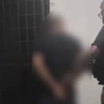 VÍDEO Homem é preso após atear fogo em carro e causar incêndio em residência em Chapadão do Céu