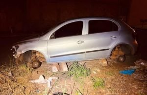 Veículo furtado é encontrado parcialmente desmontado no setor Colinas, em Jataí