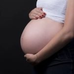 Brasileiras estão tendo menos filhos e adiam maternidade, diz Censo