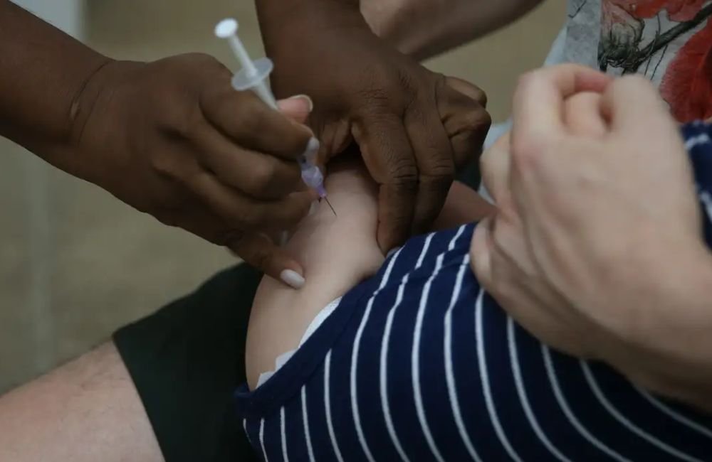 Casos de síndrome respiratória em idosos e crianças continuam em alta