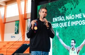 Dante Amaral realiza palestra e oficina de voleibol no Sesc Jataí