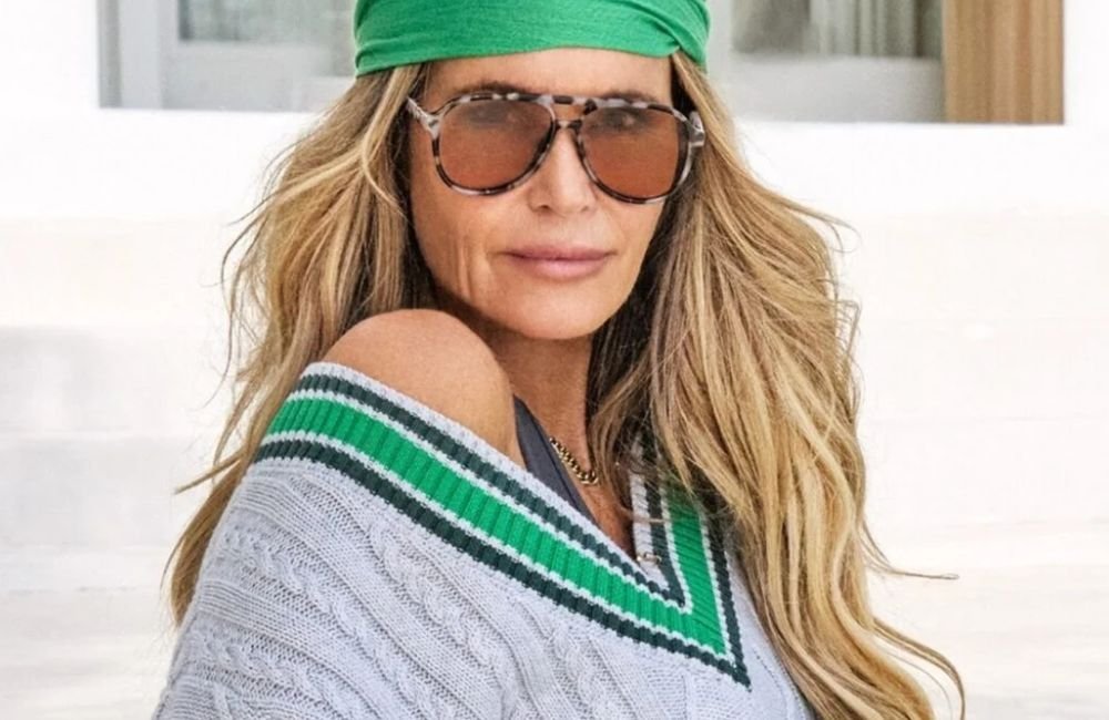 Modelo de 61 anos é eleita por revista a mais bonita do mundo; veja fotos