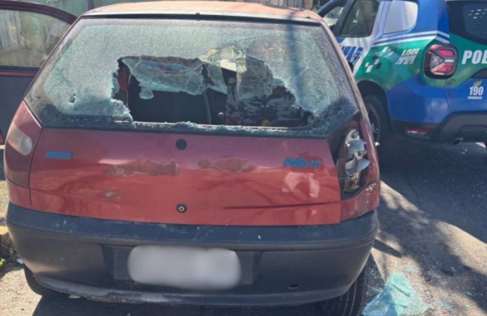 Mulher é suspeita de depredar carro do ex-marido em Anápolis