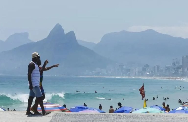 Mulheres que viajam sozinhas têm desconto de 15% em hotéis do Brasil até março de 2026