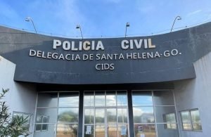 Polícia Civil de Santa Helena prende casal por roubo a deficiente físico e recupera celular em boca de fumo