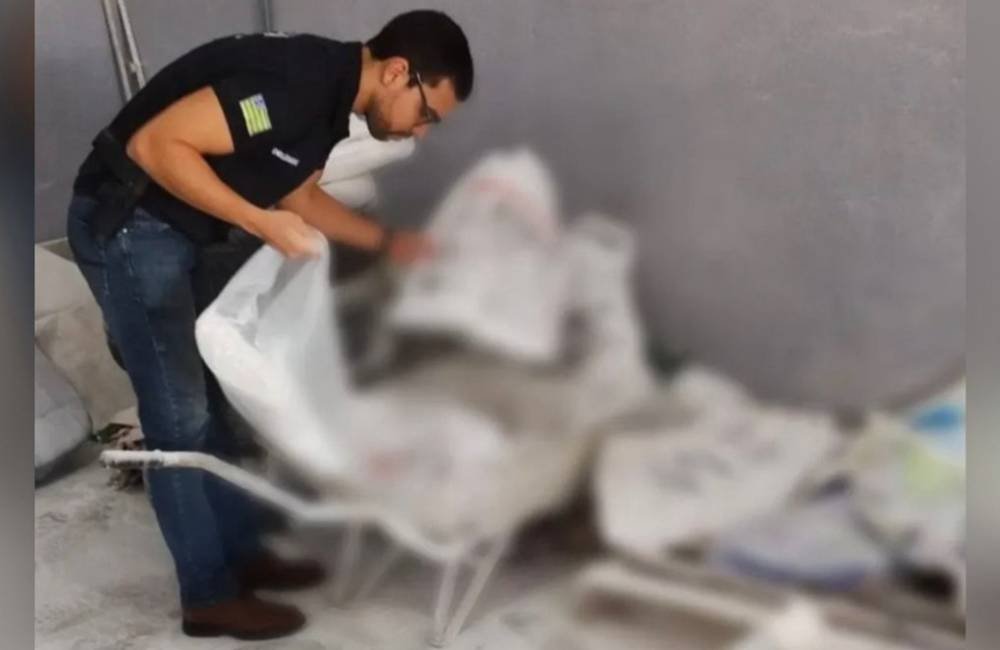Polícia Civil fecha fábrica clandestina de ração em Goiânia