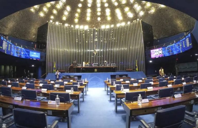 Senado aprova urgência para projeto que amplia número de deputados de 513 para 531