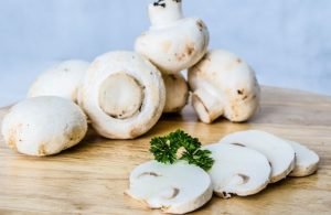 Anvisa suspende venda de champignon, molho de alho, polpa de fruta e azeite; veja marcas