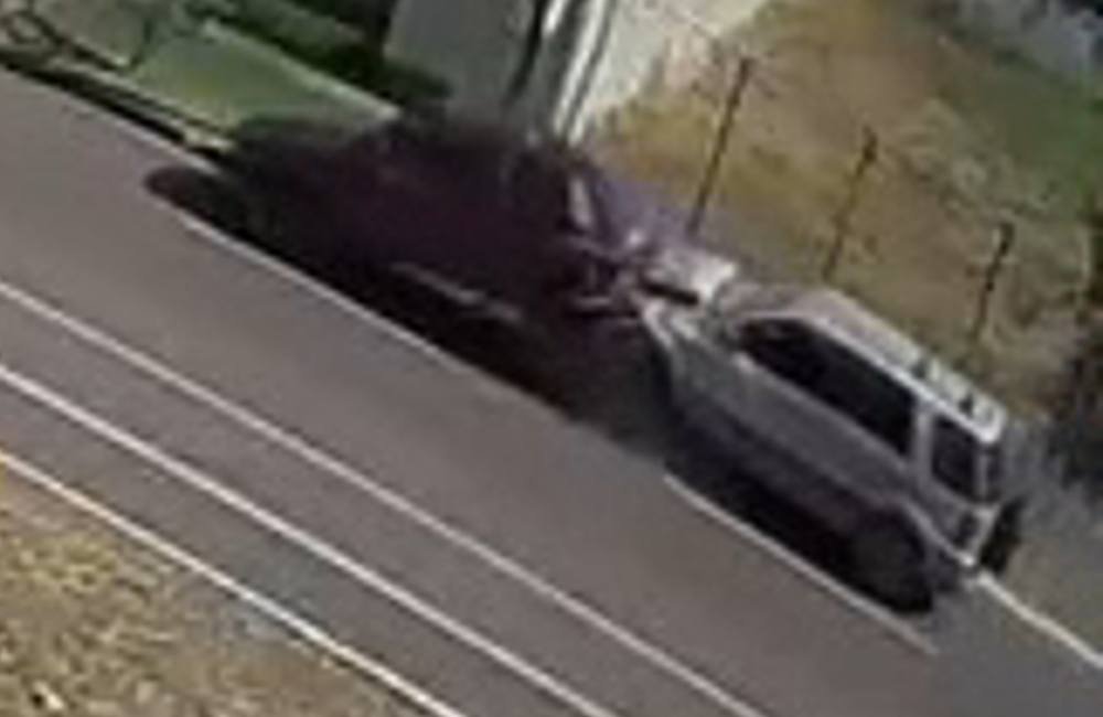 Câmeras flagram momento em que carro estacionado é arremessado após colisão no setor Brisas, em Jataí