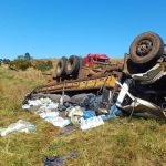 Caminhão capota após perder freio na GO-194, em Portelândia