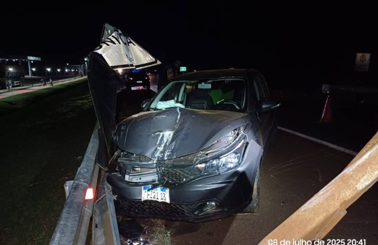Casal de idosos sofre acidente após saída de pista na BR-060, em Acreúna