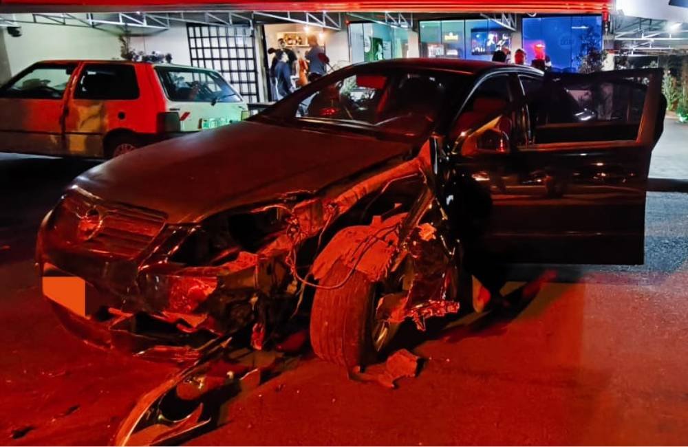 Condutor foge após acidente que deixou passageira de 18 anos ferida em Jataí